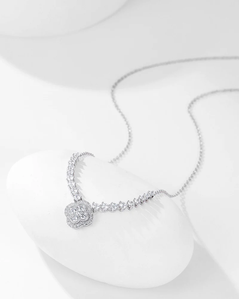 Éternelle Fleur Blanche Necklace - 8332100 - Image 4
